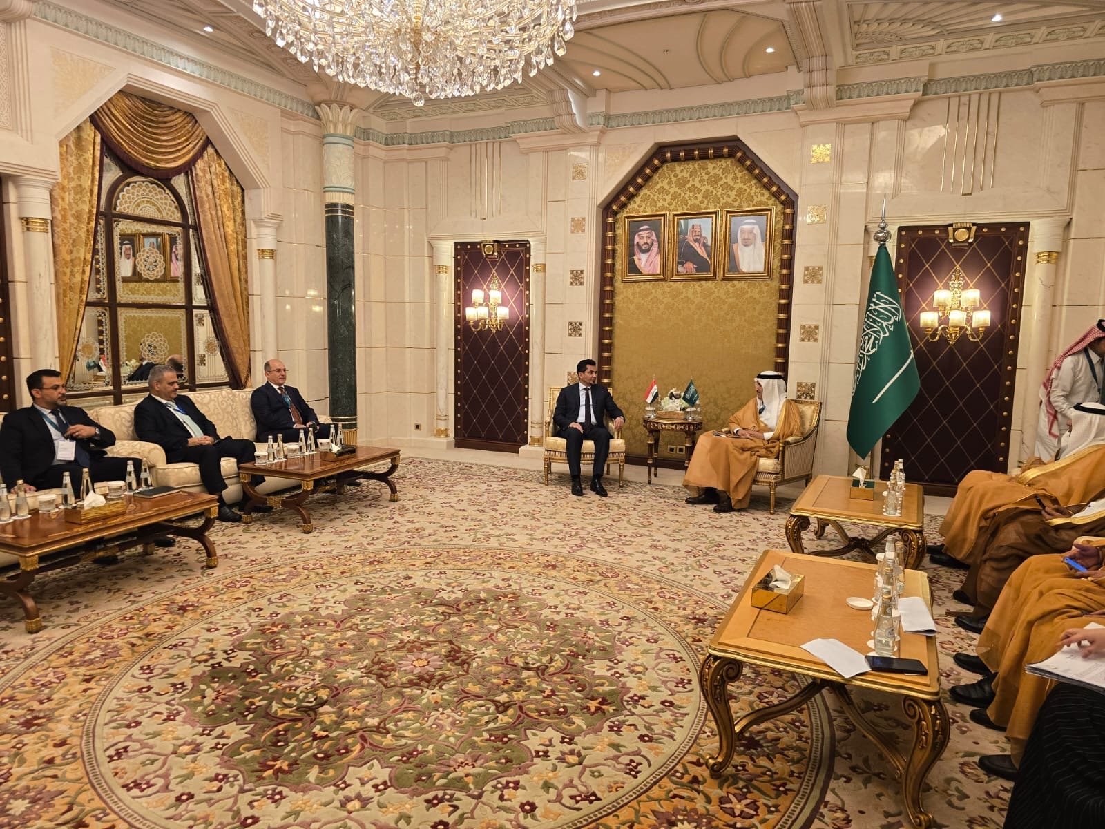 وزير النقل يلتقي نظيره السعودي خلال مشاركته في مؤتمر استدامة الصناعة البحرية 2025 في جدة.