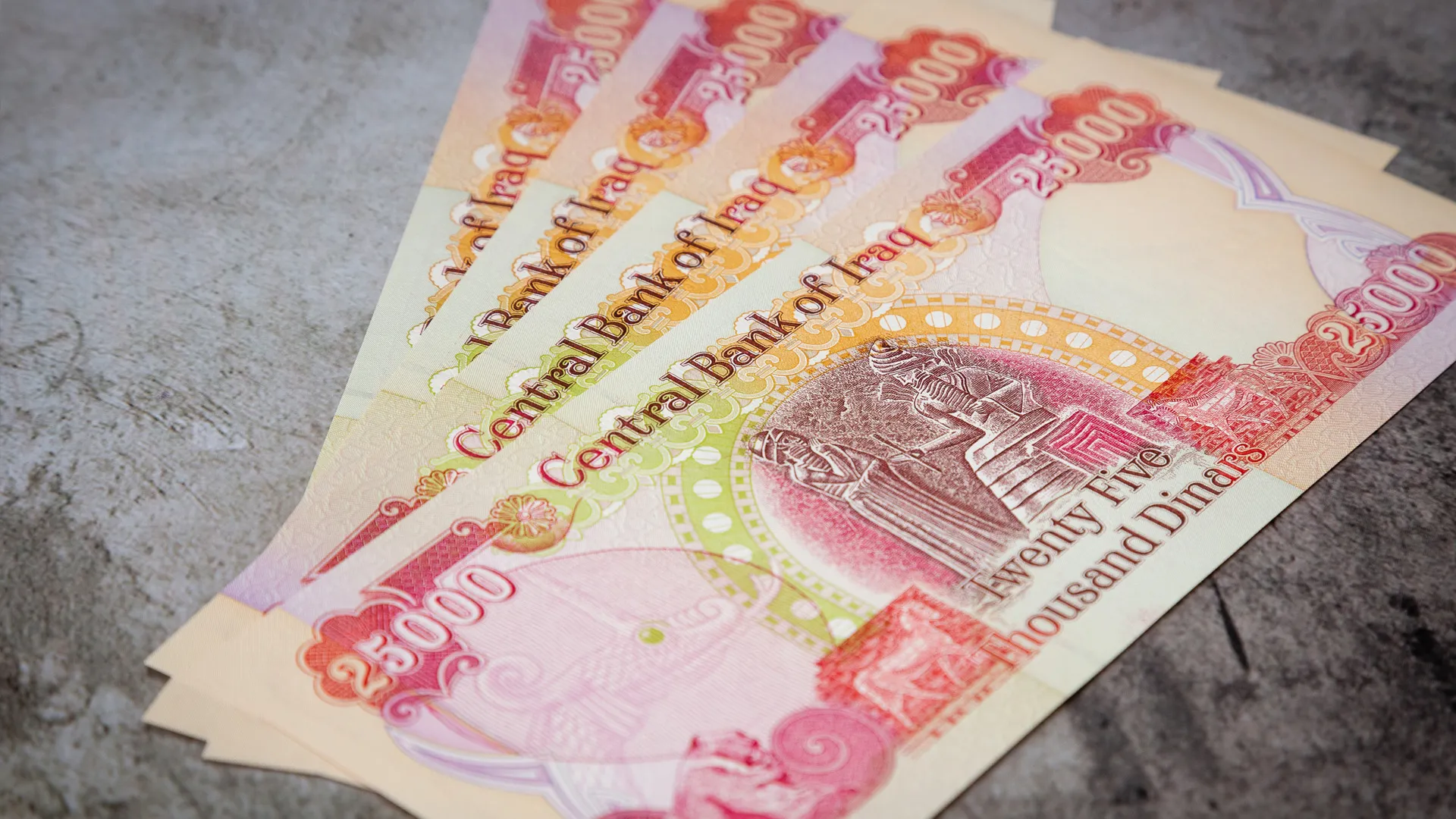 خرافات وحقائق حول الدينار العراقي.. ما الذي ينتظر المستثمرين؟