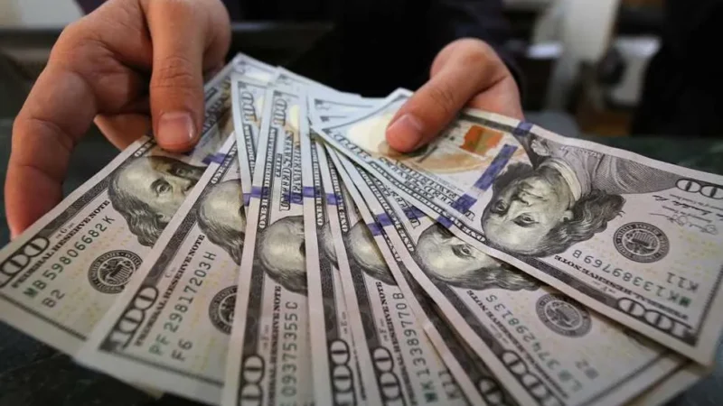 الدولار ينهي أسبوعه على انخفاض طفيف في الأسواق العراقية