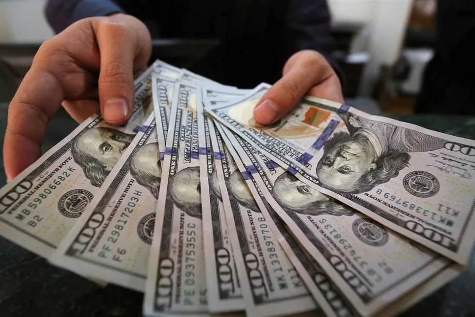 الدولار ينهي أسبوعه على انخفاض طفيف في الأسواق العراقية