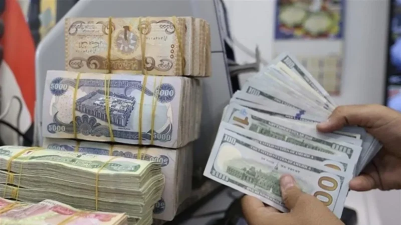 الدولار ينخفض أمام الدينار العراقي مع بداية الأسبوع