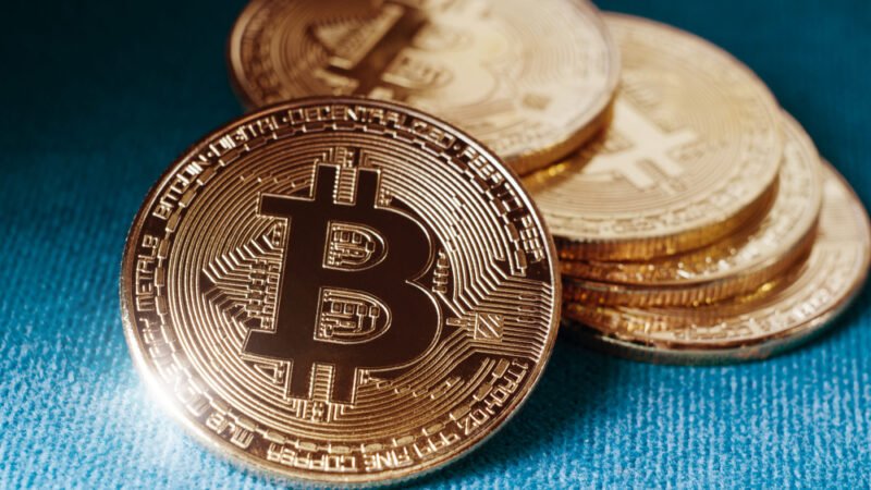 الخبير المالي روبرت كيوساكي: احفظوا أموالكم في الذهب والفضة والبيتكوين لا في النقود الزائفة