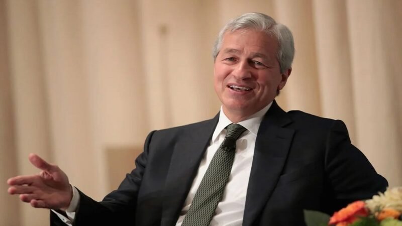 رئيس بنك JPMorgan: امتلاك الذهب الآن منطقي وقد يصل سعر الأونصة إلى 10 آلاف دولار