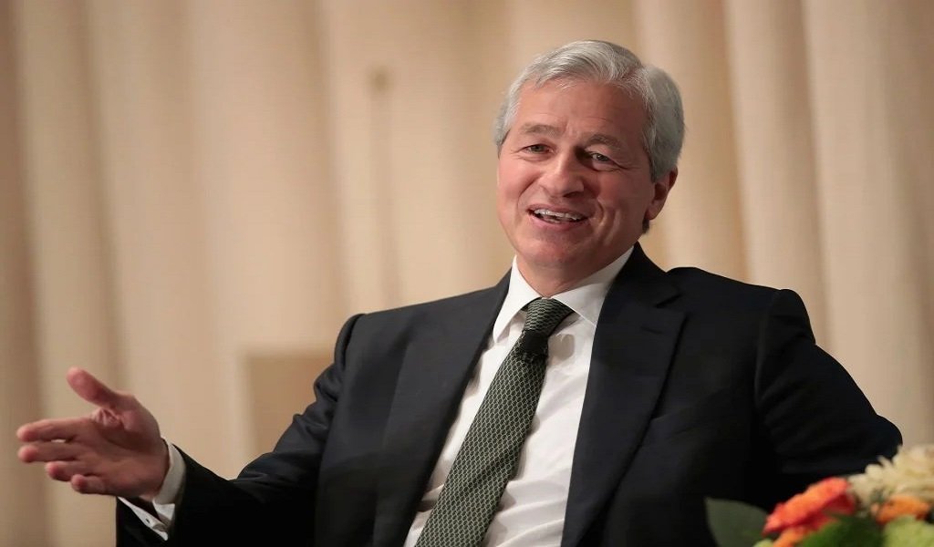 رئيس بنك JPMorgan: امتلاك الذهب الآن منطقي وقد يصل سعر الأونصة إلى 10 آلاف دولار