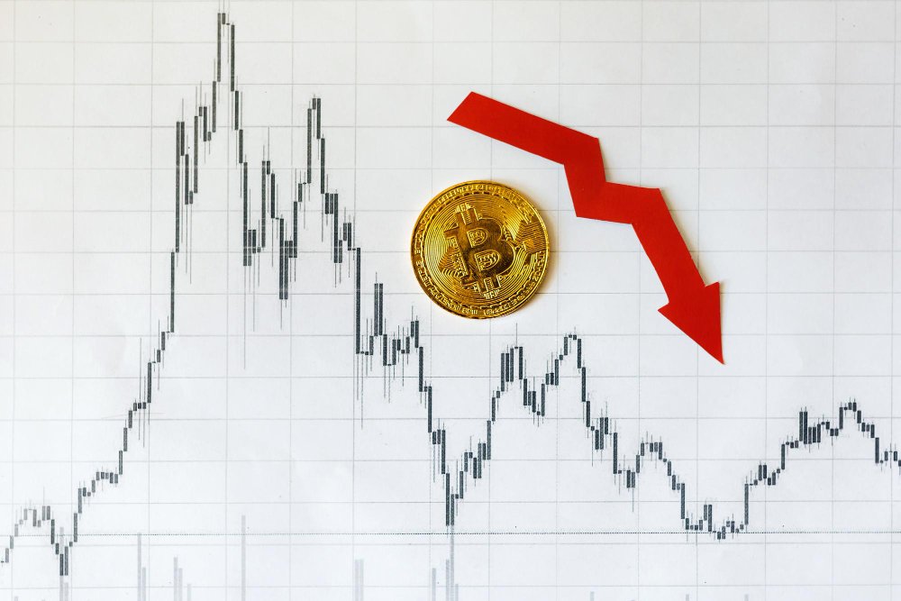 بنك ستاندرد تشارترد يحذر: انخفاض سعر بيتكوين دون 100 ألف دولار بات أمراً لا مفر منه