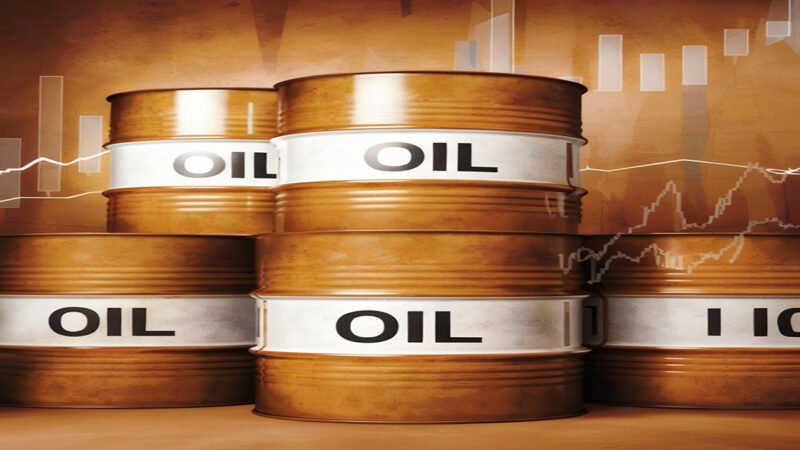 أسعار النفط تشهد تغيرًا طفيفًا بعد تراجع بأكثر من 1%