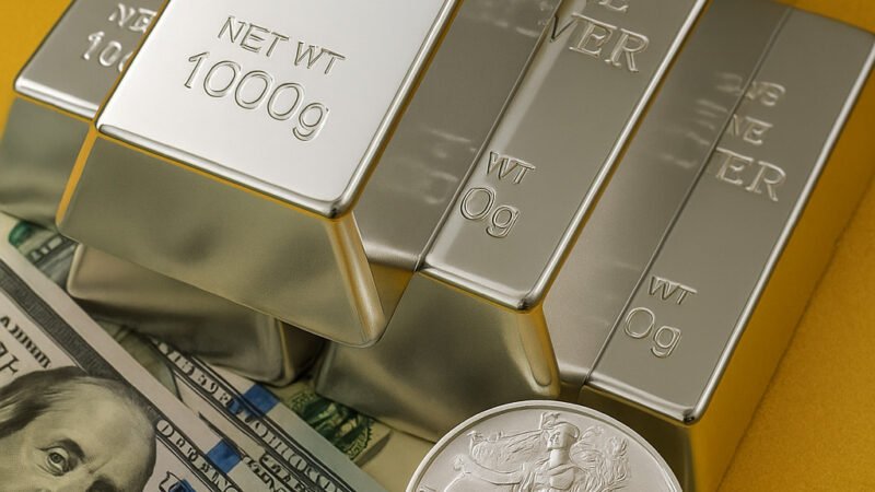 الفضة ترتفع 124% خلال عامين والدولار يفقد أكثر من 55% من قيمته أمامها