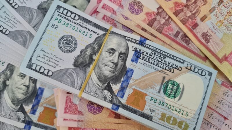 انخفاض أسعار الدولار في بغداد وأربيل مع إغلاق البورصات
