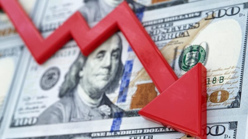 الدولار يتجه لتكبد أسوأ خسارة أسبوعية له منذ 4 أشهر