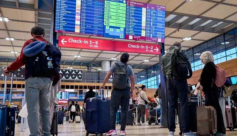 الولايات المتحدة تبدأ إلغاء الرحلات الجوية تدريجيًا مع تفاقم الإغلاق الحكومي