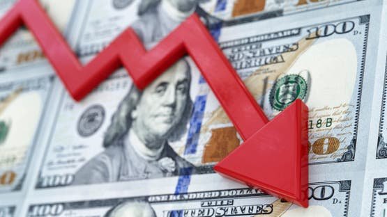 خبراء “آر بي سي كابيتال ماركيتس”: الدولار الأميركي قد يهبط بنسبة 40% كما حدث في فقاعة الإنترنت