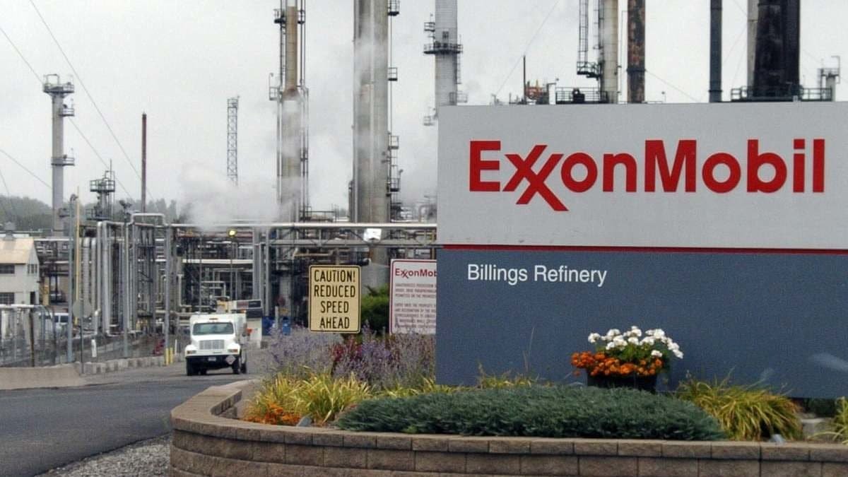 الرئيس التنفيذي لشركة إكسون موبيل متفائل بعودة الشركة إلى العراق لإدارة حقل مجنون