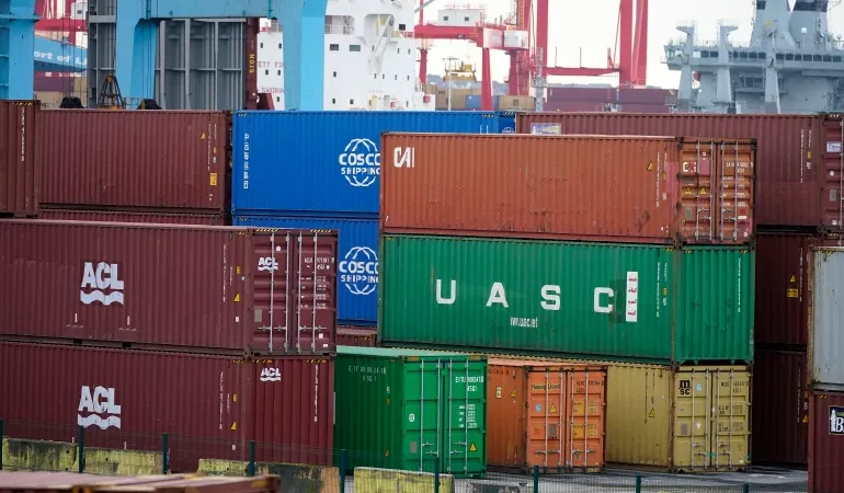 الاتحاد الأوروبي يتحرك للحد من تدفق البضائع الصينية الرخيصة إلى أسواقه