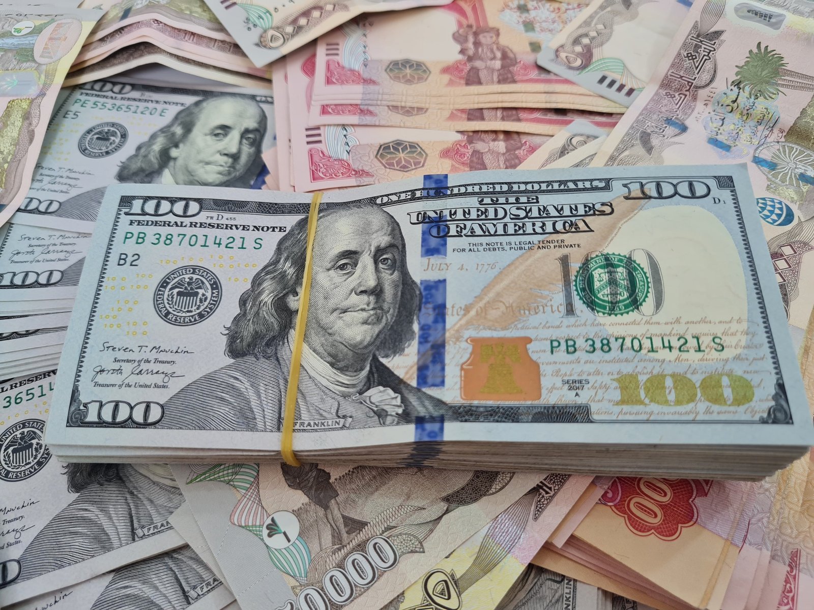 انخفاض أسعار صرف الدولار أمام الدينار العراقي.