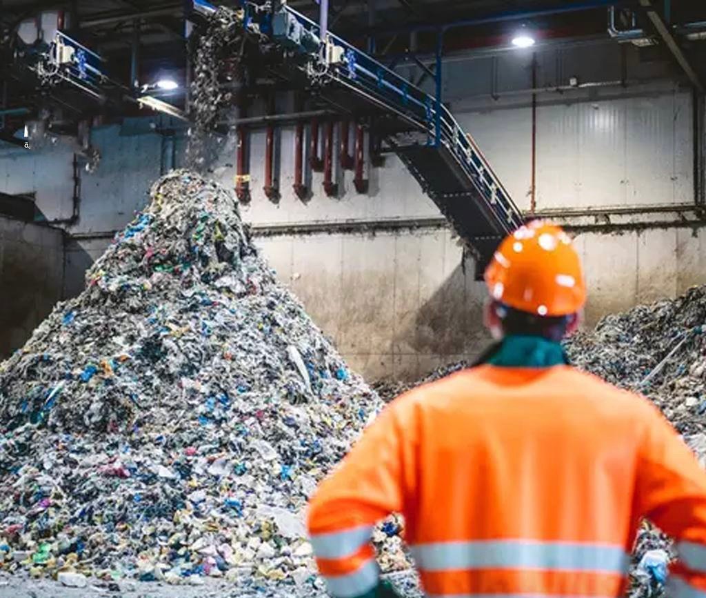 العراق يستهدف إنتاج الكهرباء عبر تدوير 12 مليون طن من النفايات سنوياً