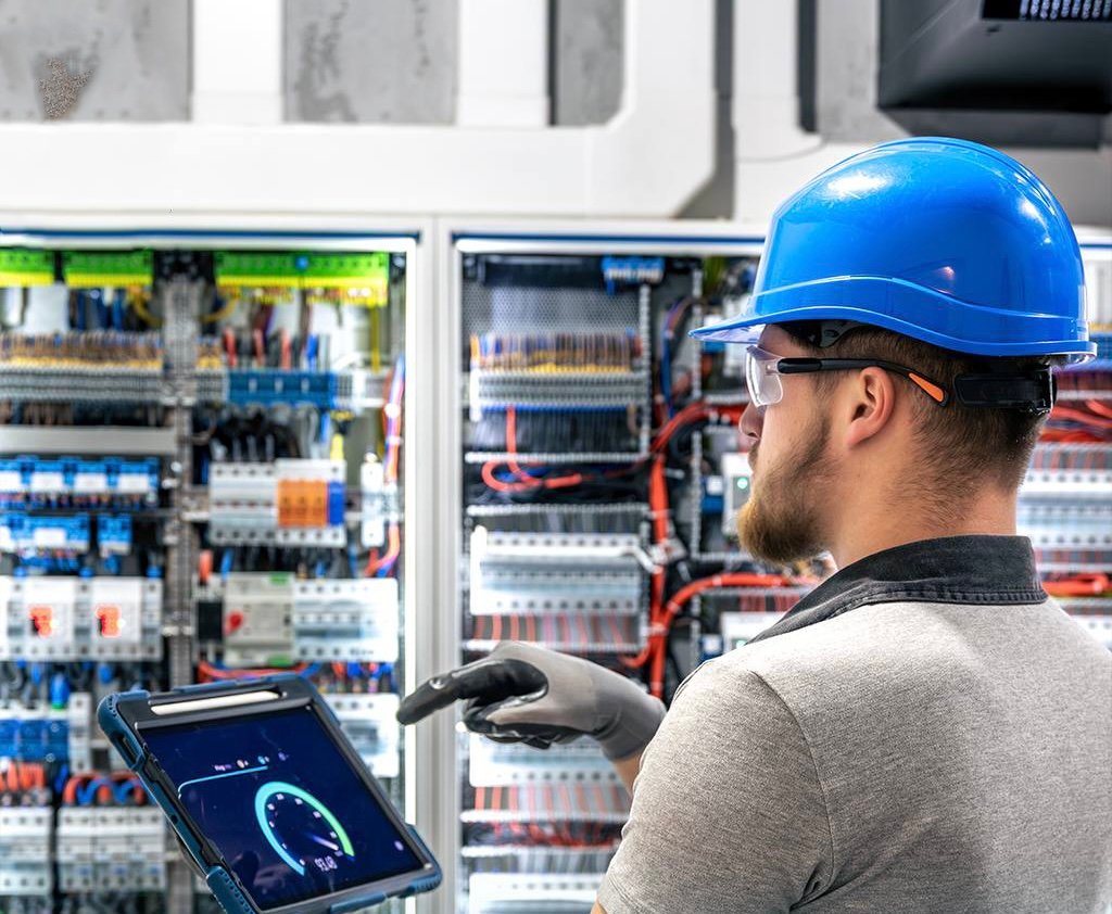 الكهرباء تعلن البدء الفعلي بنصب العدادات الذكية في 4 محافظات وثلاث مناطق بغدادية