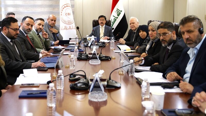 محافظ البنك المركزي يبحث مع أوليفر وايمان تحسين التصنيف السيادي والائتماني للعراق.
