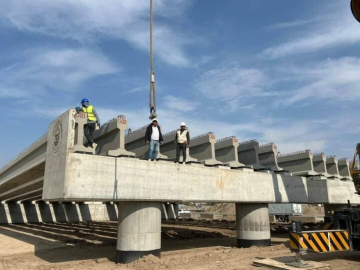 البدء بتنصيب الروافد الكونكريتية لمشروع مجسر أبو دشير في بغداد.