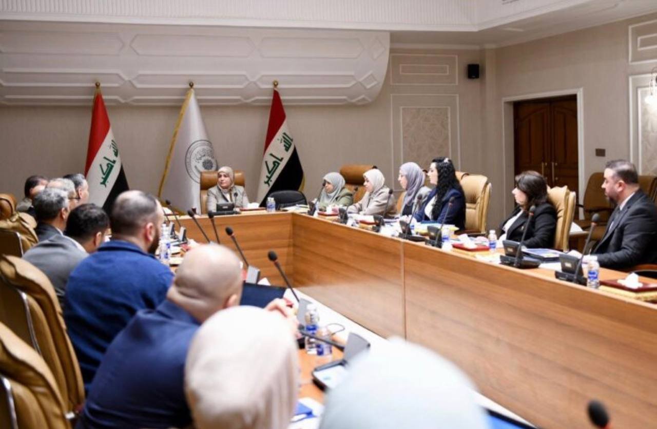 وزيرة المالية تبحث مع إرنست ويونغ إعادة هيكلة المصارف وقطاع التأمين.