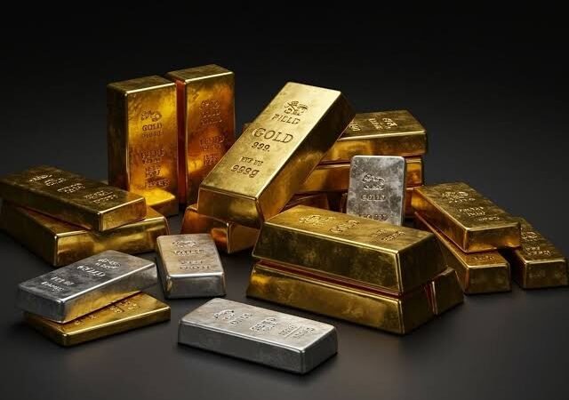 خسائر حادة تضرب أسواق المعادن والذهب يسجل أكبر هبوط منذ الثمانينيات.