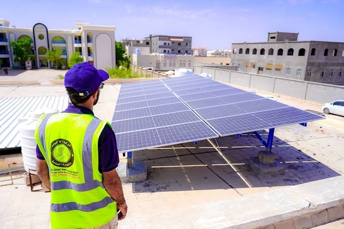 البنك المركزي يمنح قروضاً بقيمة 6 مليارات دينار لمنظومة الطاقة الشمسية.