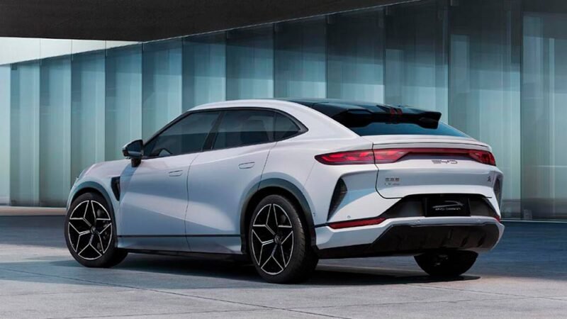 BYD العراق تكشف لأول مرة عن السيارة الجديدة ATTO 8 في معرض بغداد الدولي.