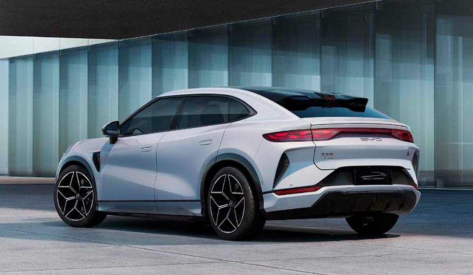 BYD العراق تكشف لأول مرة عن السيارة الجديدة ATTO 8 في معرض بغداد الدولي.