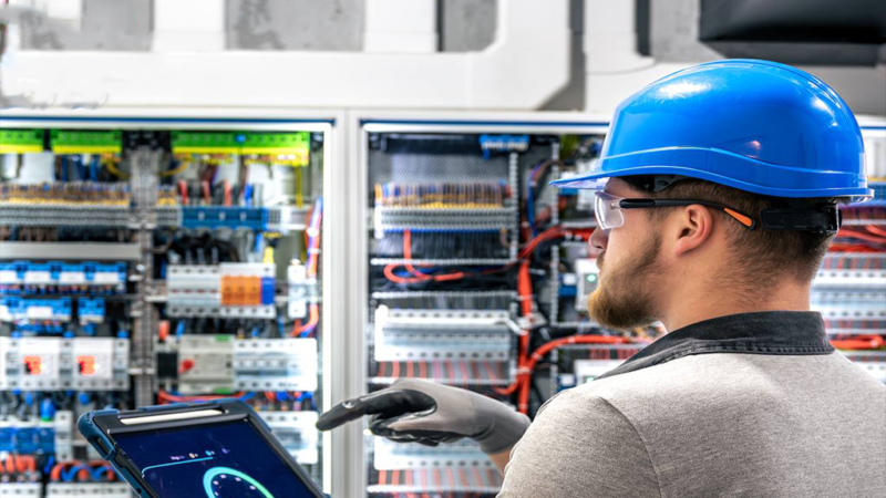 وزارة الكهرباء: العدادات الذكية تقرأ الاستهلاك بدقة عالية وستُنصّب مجاناً للمواطنين.