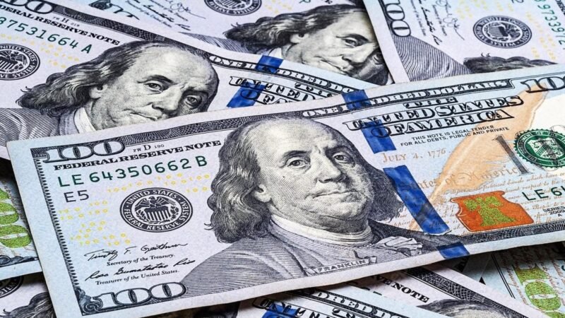 مظهر محمد صالح: تنويع التحويلات إلى عملات أخرى يعزز مصداقية النظام المصرفي.