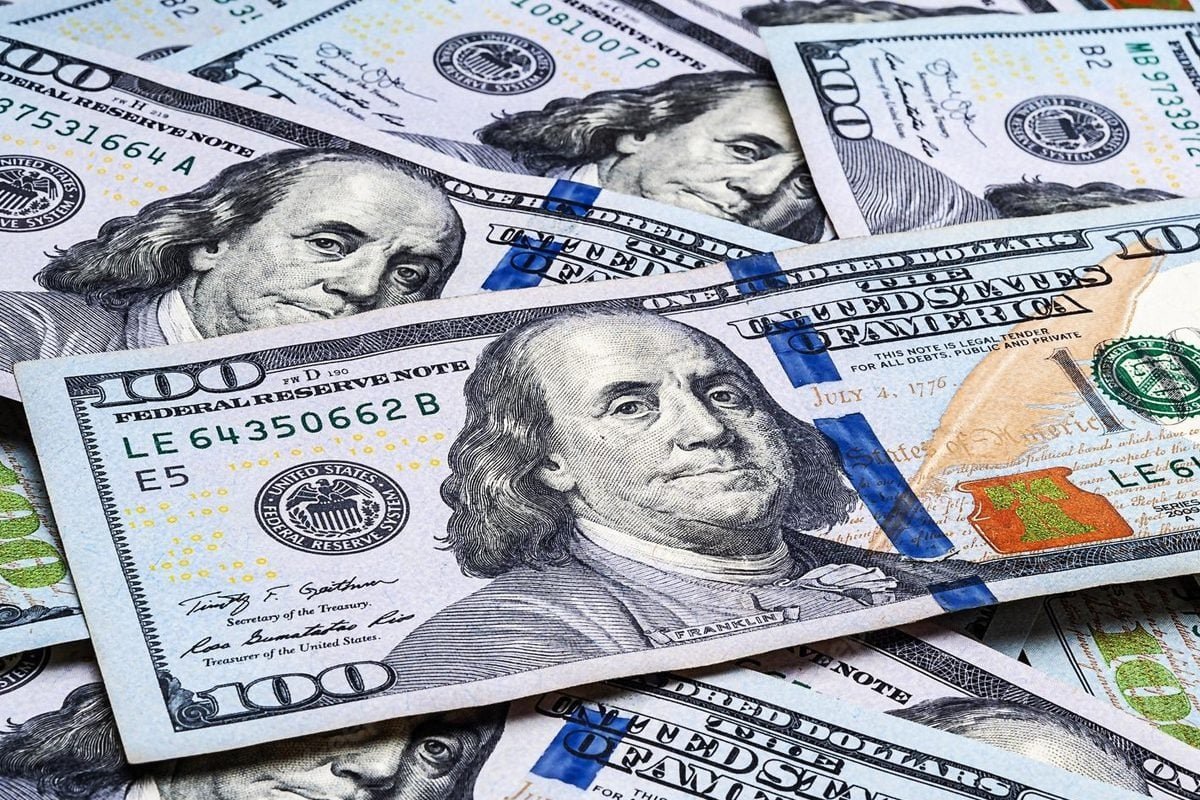 مظهر محمد صالح: تنويع التحويلات إلى عملات أخرى يعزز مصداقية النظام المصرفي.